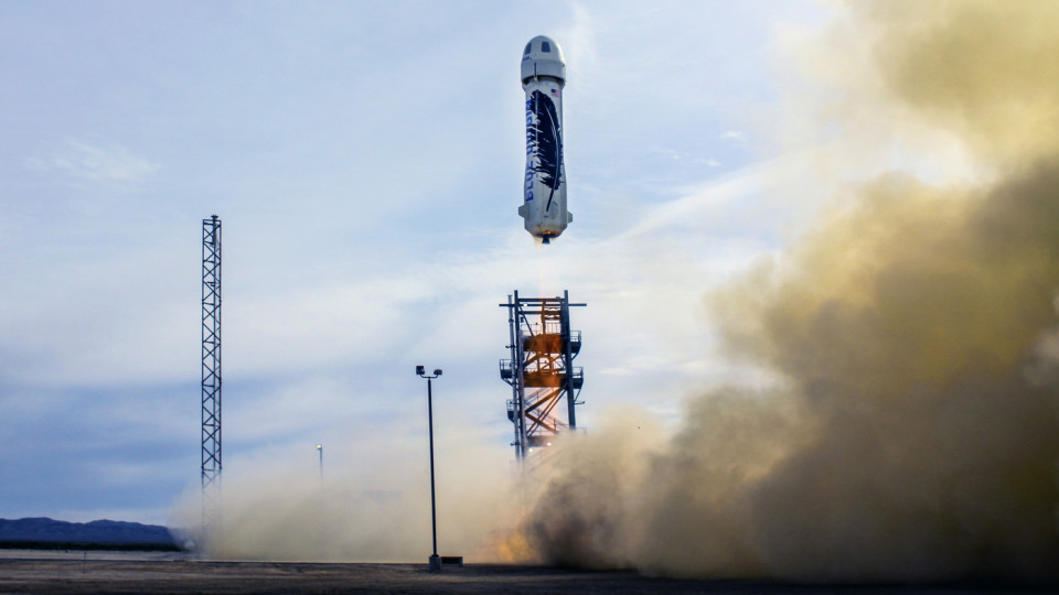 The New Shepard, seen here taking off with its capsule in place, returned to its launch site in a vertical landing after reaching an altitude of 100 kilometers.